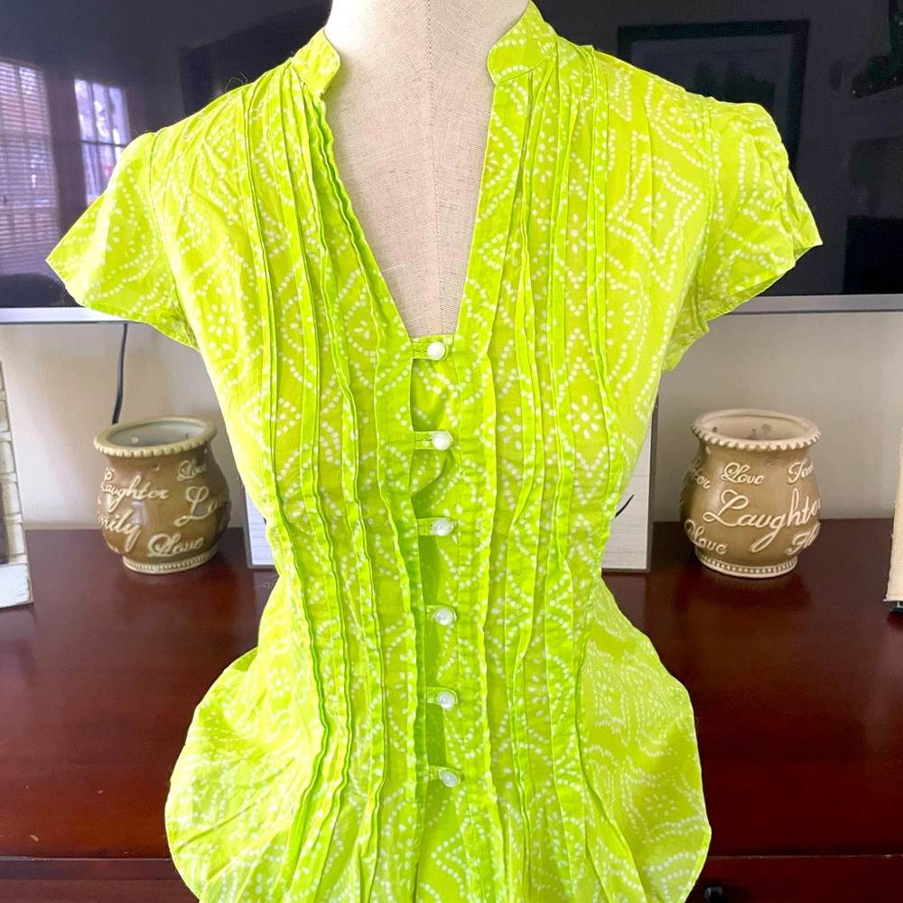 Banana Republic Line Green top- size small